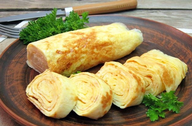 Cheese omelet roll