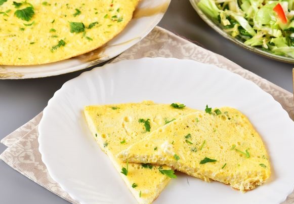 Omelet with mayonnaise and cream cheese