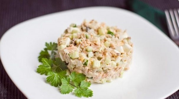 Salad with canned pink salmon and corn