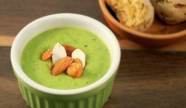 Green pea puree soup