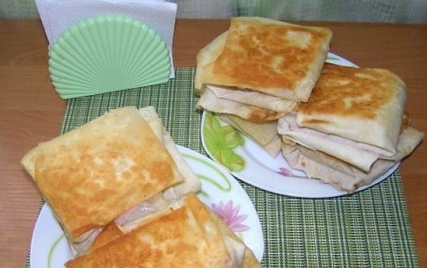 Hot pita sandwiches