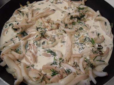 STEAMED SQUID IN SOUR CREAM