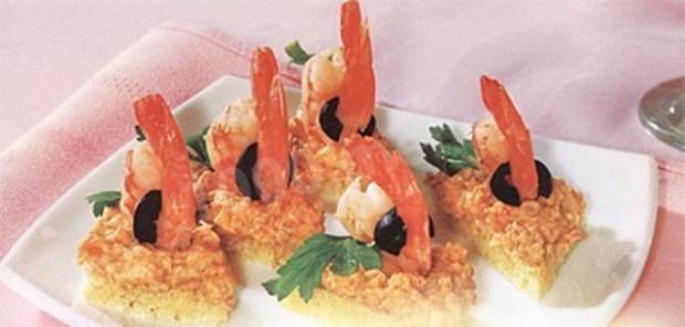 CANAPE WITH SHRIMPS ON SKINS