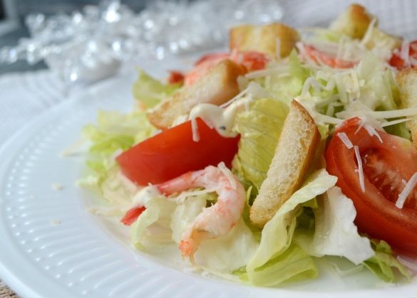 Best Caesar salad with shrimps