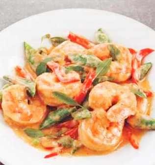 Shrimps with vegetables in curry sauce