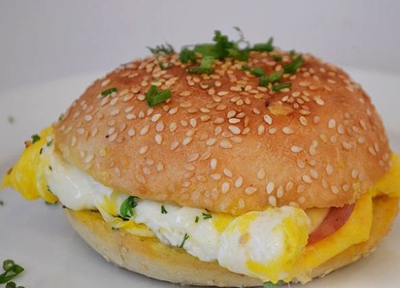 Quick breakfast (egg sandwich)