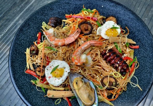 Asian noodles with seafood