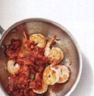 Fried shrimps with tomato sauce