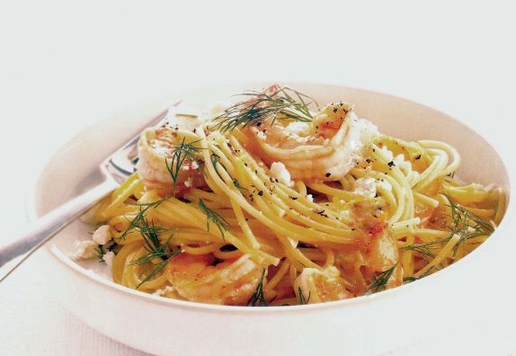 Spaghetti with shrimps, feta and dill