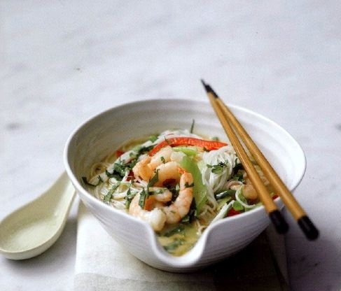 Rice noodles with stir-fry sauce