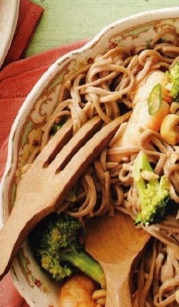 Soba noodles with shrimps and broccoli
