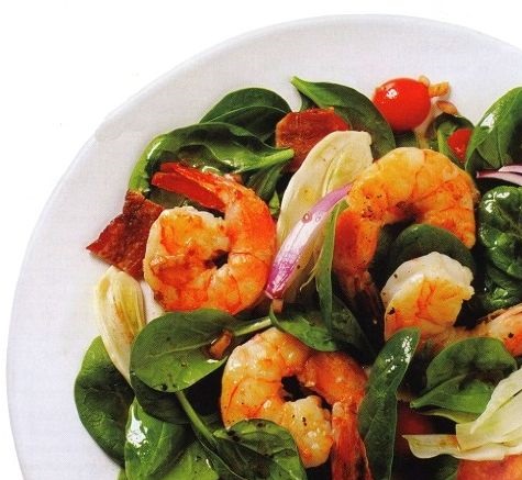 Spinach salad with shrimps