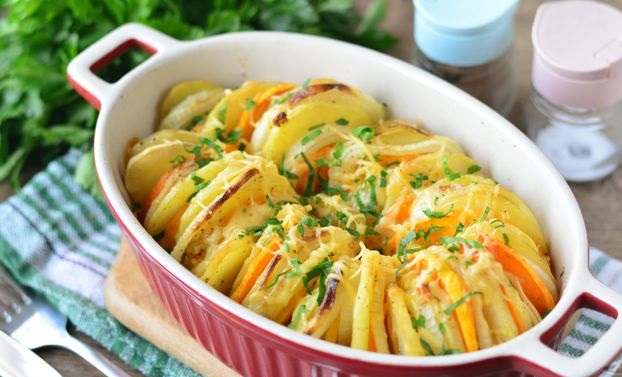 Baked potatoes with pumpkin, onions and cheese