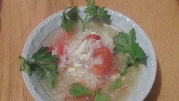 Chicken soup with tomatoes