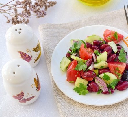Iberian red bean salad