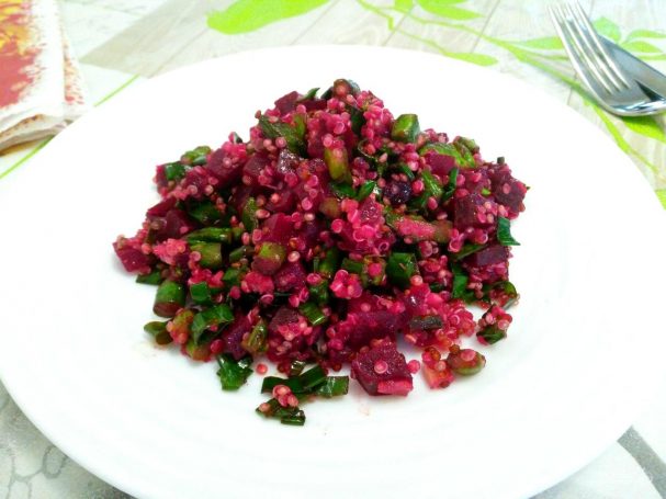 Beetroot salad with quinoa