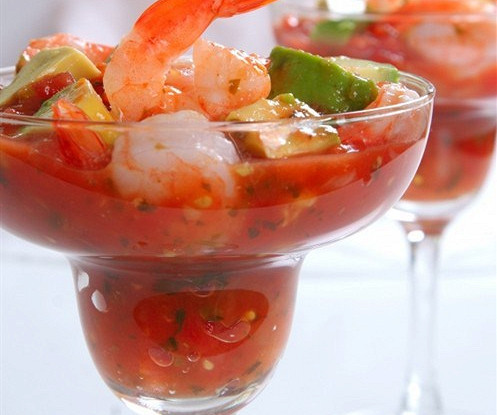 Tomato cocktail with crabs and shrimps
