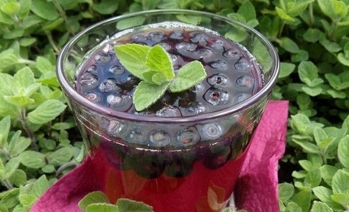 Berry-apple compote