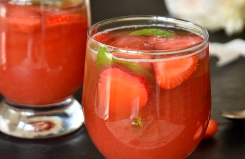 Strawberry rum cocktail