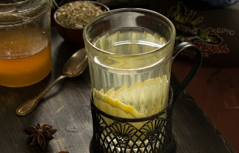 Tea with lemon and fennel