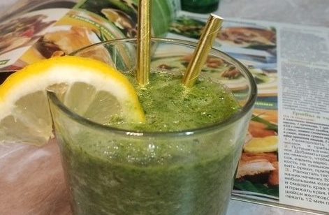 Green morning smoothie with kale