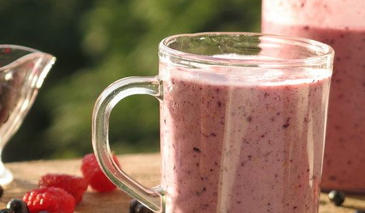 Smoothies with berries and sour milk
