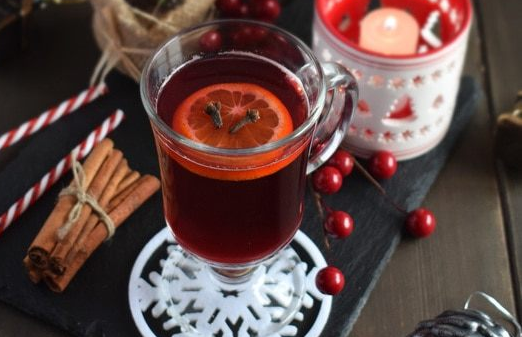 Non-alcoholic cranberry mulled wine