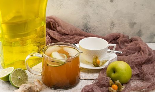 Ginger tea with apple and lime