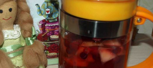 Cranberry-apple infusion with elderberry