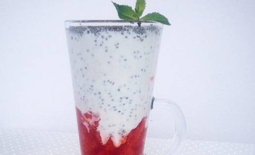 Cedar milk with chia and strawberries