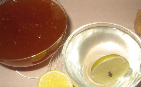 Ginger-lemon drink with honey