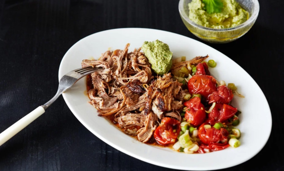Pulled pork with fried tomato salad