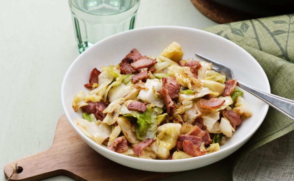Fried cabbage with crispy bacon