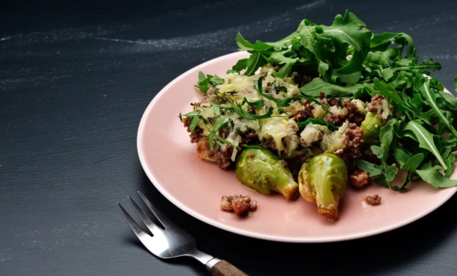 Brussels sprouts with minced meat