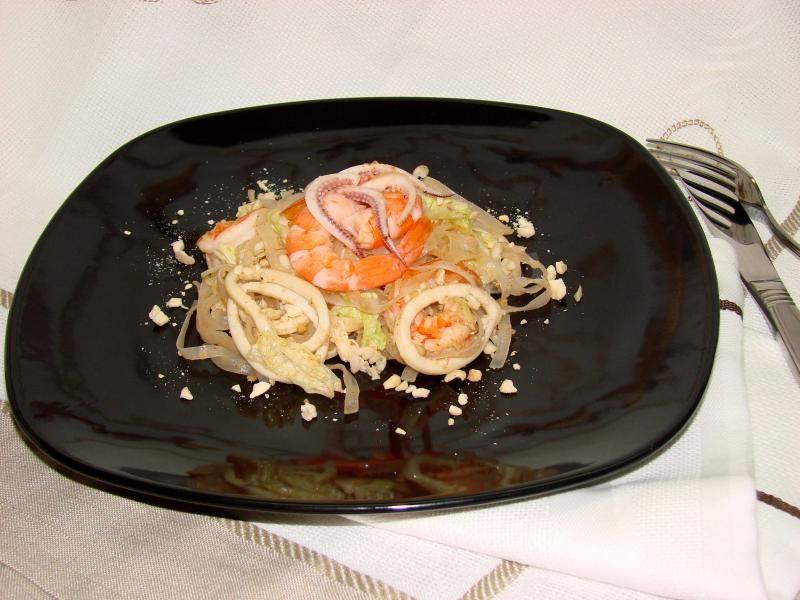 RICE NOODLES SALAD WITH SHRIMPS AND SQUID