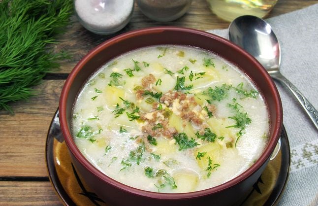 Creamy soup with minced meat, cheese and potatoes