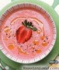 Strawberry puree soup with grapes