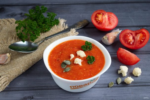 Soup of tomatoes fried with garlic