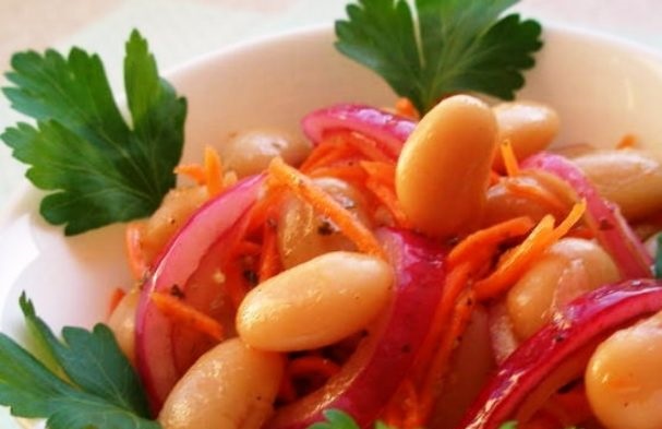 Beans with carrots and onions