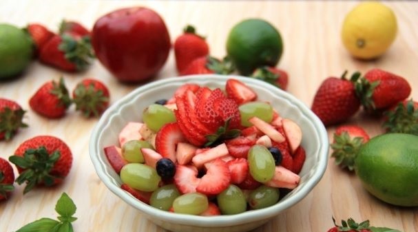 Fruit salad with honey syrup