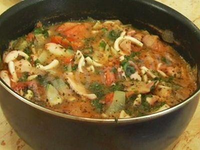 STEWED SQUID WITH TOMATOES AND SPICIES