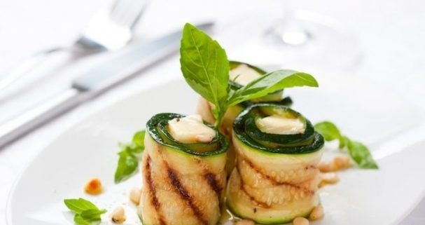 Zucchini rolls with cottage cheese