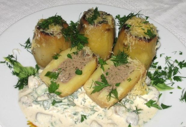 Potatoes stuffed with liver