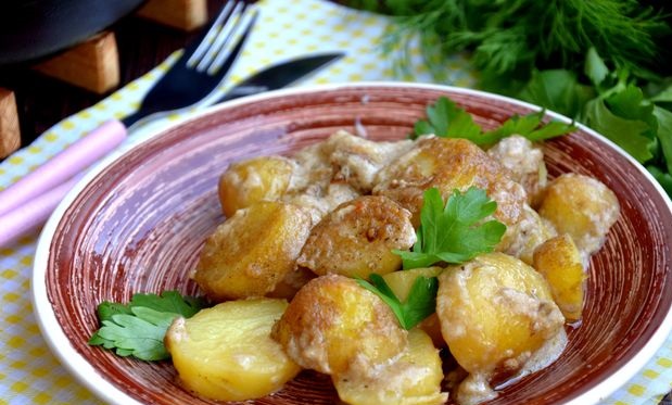 Young potatoes baked in milk-mushroom sauce with cheese