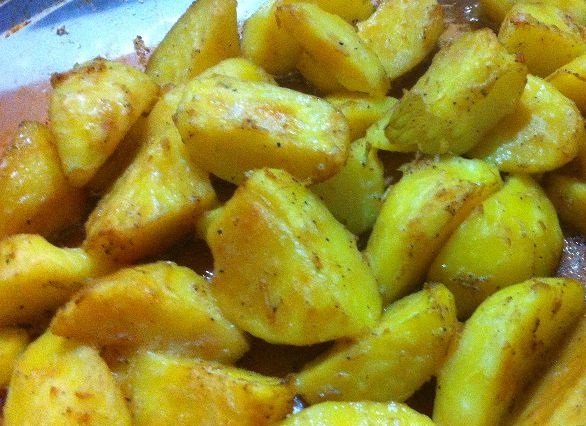 Potatoes baked in soy sauce with garlic