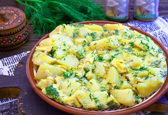 Stewed potatoes with eggs and herbs