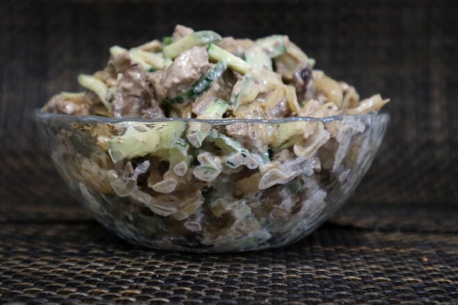 Chicken Liver Salad With Fresh Cucumber And Onion