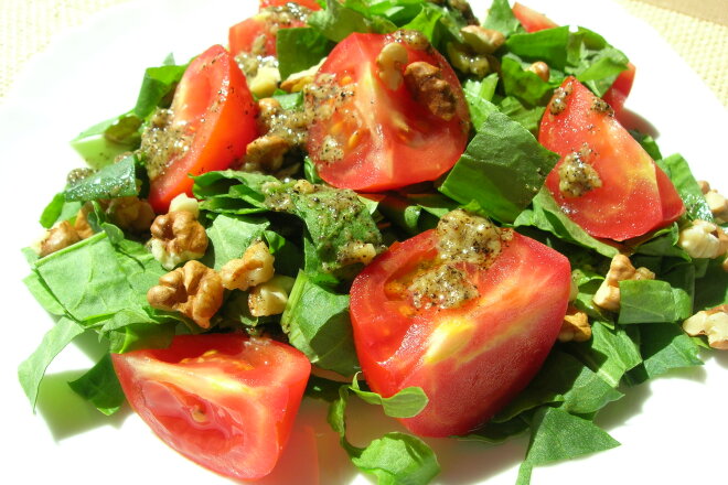 Sorrel Salad With Tomatoes And Walnuts