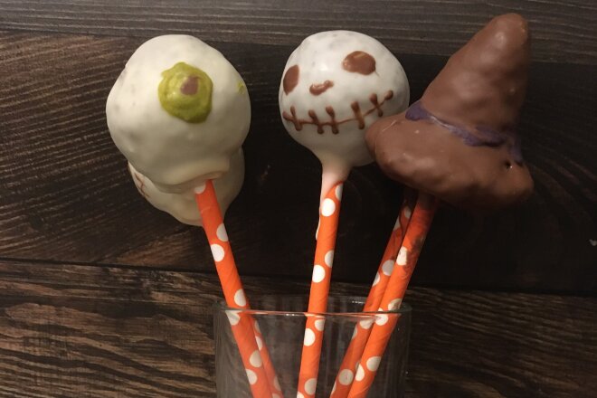Halloween Biscuit Pops Cake