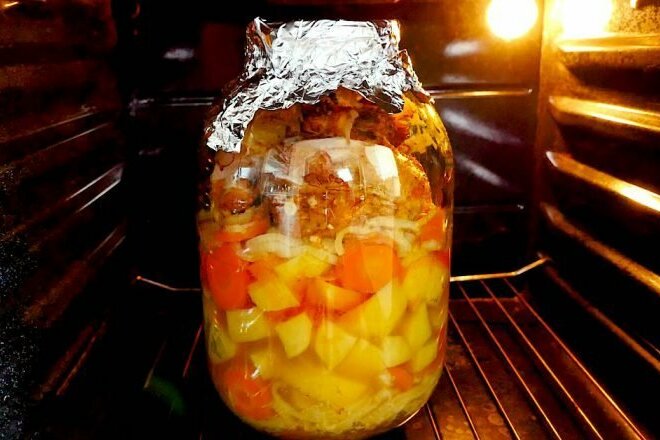 Chicken In A Jar With Bell Pepper And Tomatoes